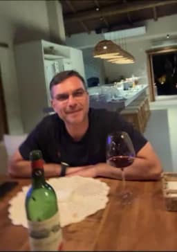 Flávio Bolsonaro era ‘usuário master’ de conta de offshore sócia do jato usado por Vorcaro