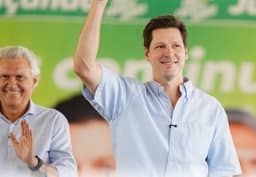 Ronaldo Caiado elege sucessor ao governo de Goiás no primeiro turno