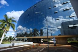Gabinetes de ministros do STF restringem acesso a dados do celular de Vorcaro e adotam cautela com informações pessoais