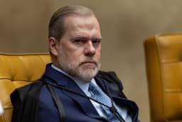 Toffoli deixa de levar caso Renan Santos imediatamente a plenário e gera divisão no TSE