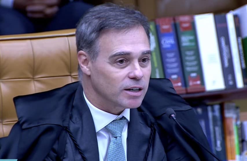 André Mendonça pede arquivamento e investigação de Alexandre de Moraes no STF