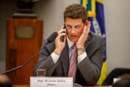 Ricardo Salles recebeu R$ 4,6 milhões antes de desistir de campanha ao Senado
