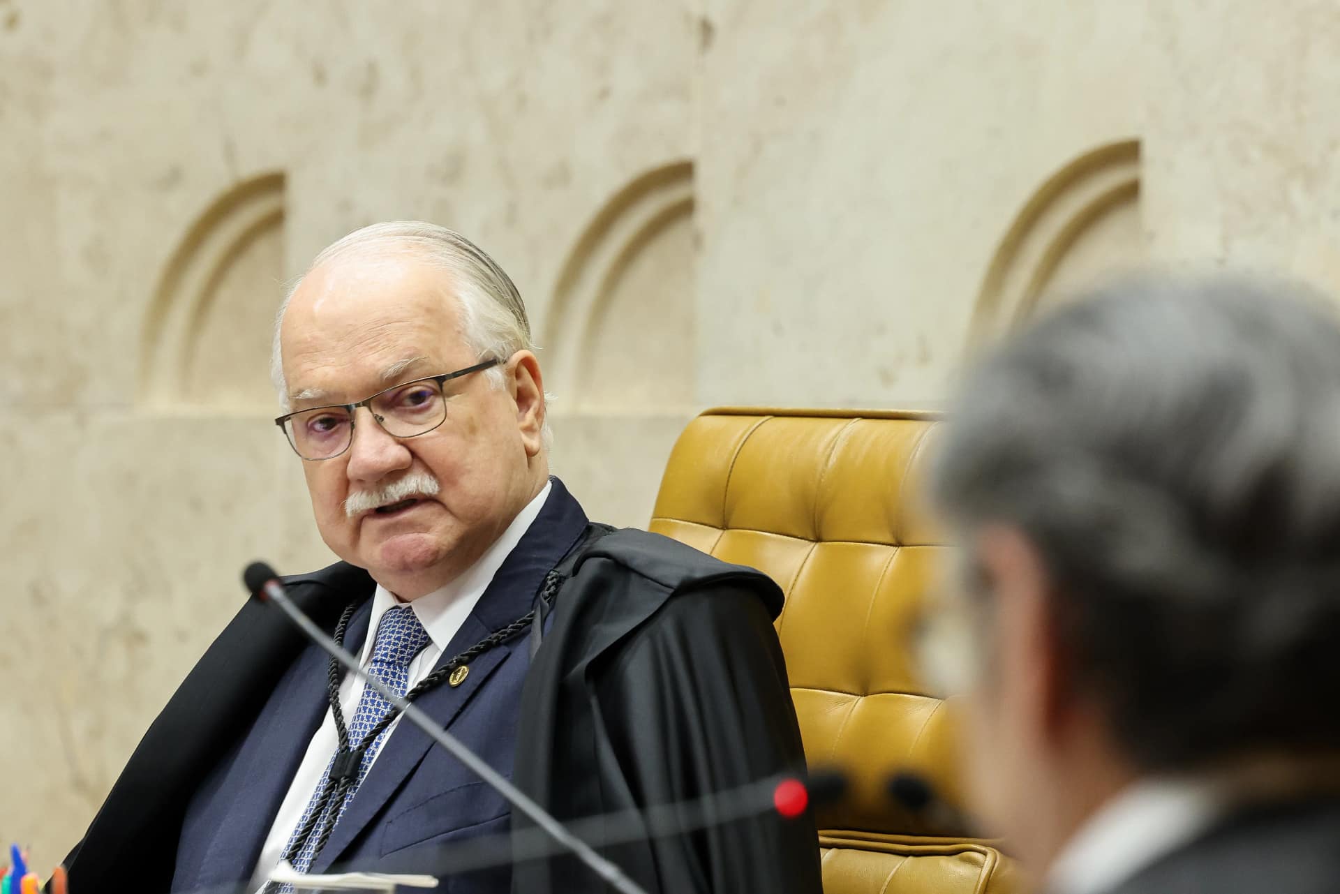Edson Fachin abre prazo de cinco dias à PGR sobre prisões no Master e INSS