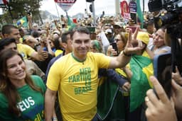 Flávio larga corrida presidencial com ataques a Lula, referências ao pai, menções a soberania e foco na segurança