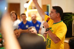 Flávio desiste de participar do debate da TV Globo após decisão do TSE