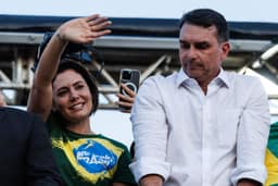 Michelle mobiliza aliados no meio evangélico para ajudar campanha de Flávio após desgaste no segmento