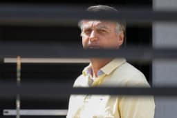 TSE proíbe uso da imagem de Jair Bolsonaro em santinhos de candidatos