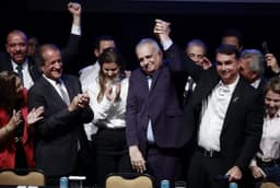 Flávio Bolsonaro anuncia Alfredo Gaspar, relator da CPI do INSS, como candidato a vice na disputa