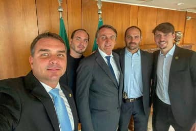 Eduardo e Carlos Bolsonaro preocupam aliados de Flávio em eventual governo