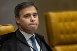 Mendonça manda Lula apagar publicação que associa ‘tesouraço’ de Flávio Bolsonaro a cortes em programas sociais