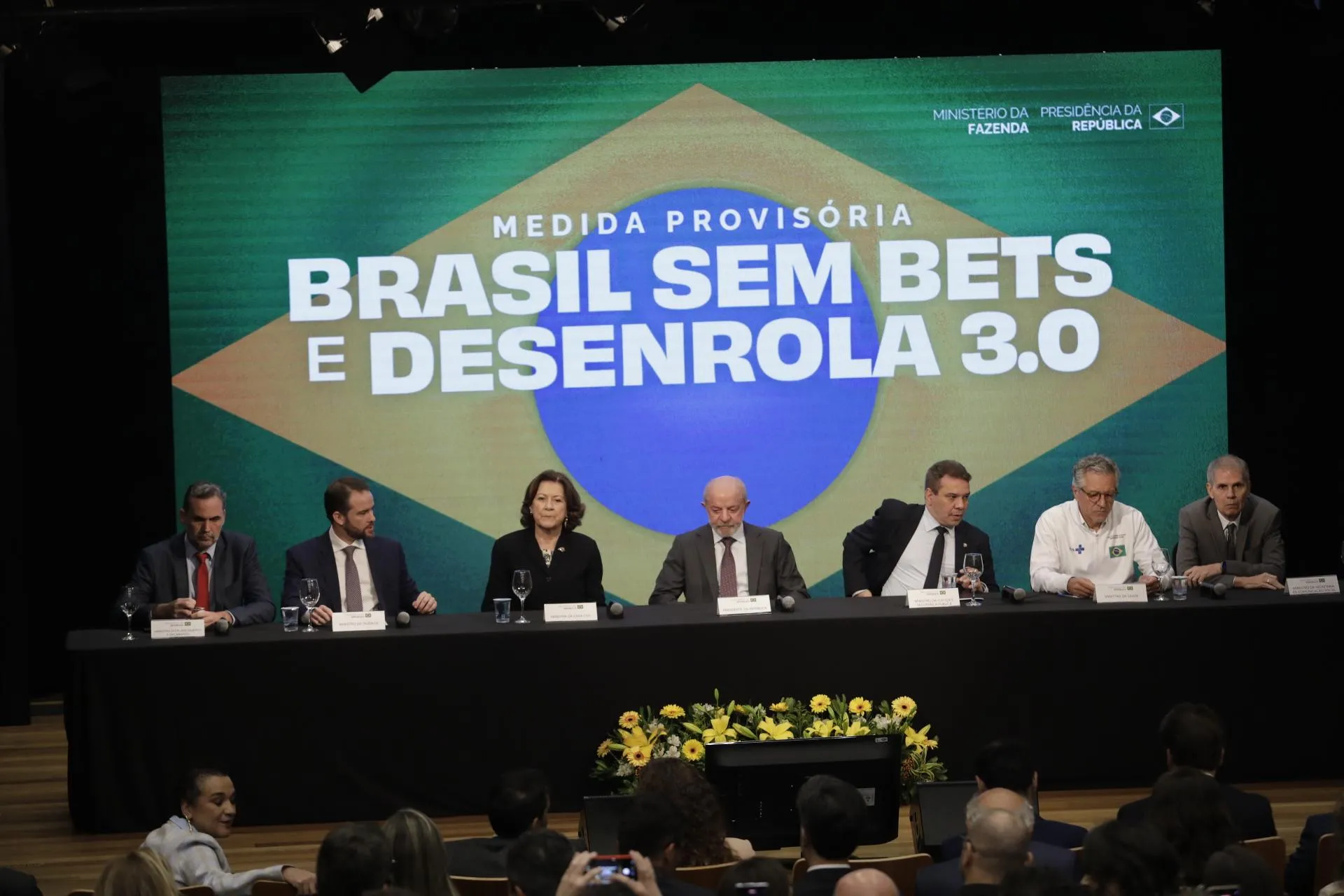 Lula lança Desenrola 3.0 para comprar R$ 150 bilhões em dívidas de famílias