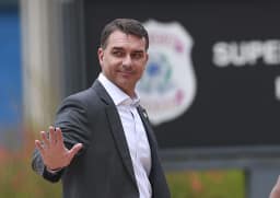 Plano de Flávio Bolsonaro para o STF contradiz estratégia para o caso da rachadinha