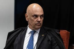 Campanha de Flávio teme que ação de vídeo com IA de Bolsonaro caia nas mãos de Moraes