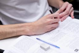 Brasil estagnado há uma década, recuo global na educação e até países ricos com dificuldades: saiba tudo sobre o Pisa