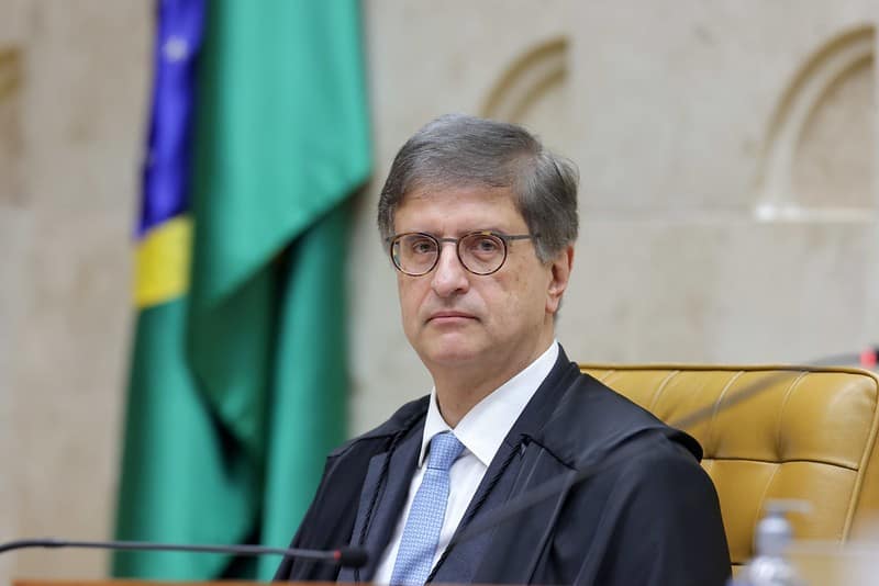 Fachin define rumo do relatório da PF que liga Moraes a Vorcaro no STF