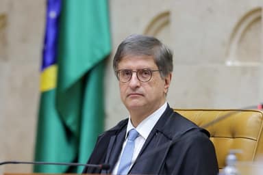 Edson Fachin decidirá destino do relatório da PF sobre Moraes e Vorcaro