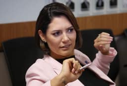 Michelle Bolsonaro será candidata ao Senado pelo PL, diz Bia Kicis