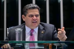 Alcolumbre confirma para esta quarta-feira votação da PEC do fim da escala 6x1