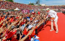 Lula faz acenos a mulheres, Flávio associa-se a Bolsonaro e debate sobre segurança marca 1º dia