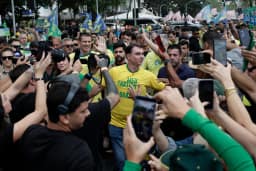 Análise: Flávio 'se veste' de Bolsonaro e foca em segurança e economia
