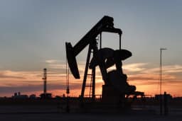 Petróleo Brent ultrapassa US$ 100 com escalada no Oriente Médio