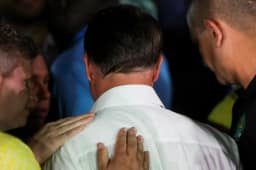 Flávio Bolsonaro não reconhece vitória de Lula e diz que vai pedir anulação do pleito
