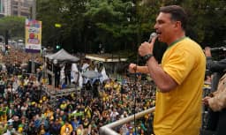 Flávio reúne 28 mil em SP contra Moraes e rival do PT