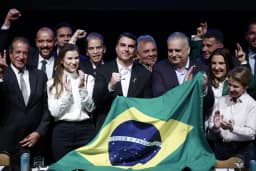 Filiação de Flávio Bolsonaro ao Missão foi feita de computador em MG