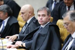 Mendonça pede sessão pública do STF para analisar mensagens entre Vorcaro e Alexandre de Moraes