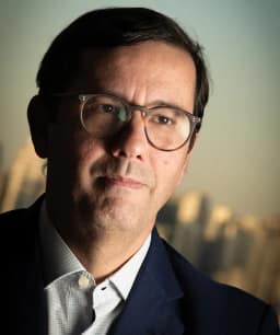 Ibovespa tem queda de 0,51% e dólar cede com correção