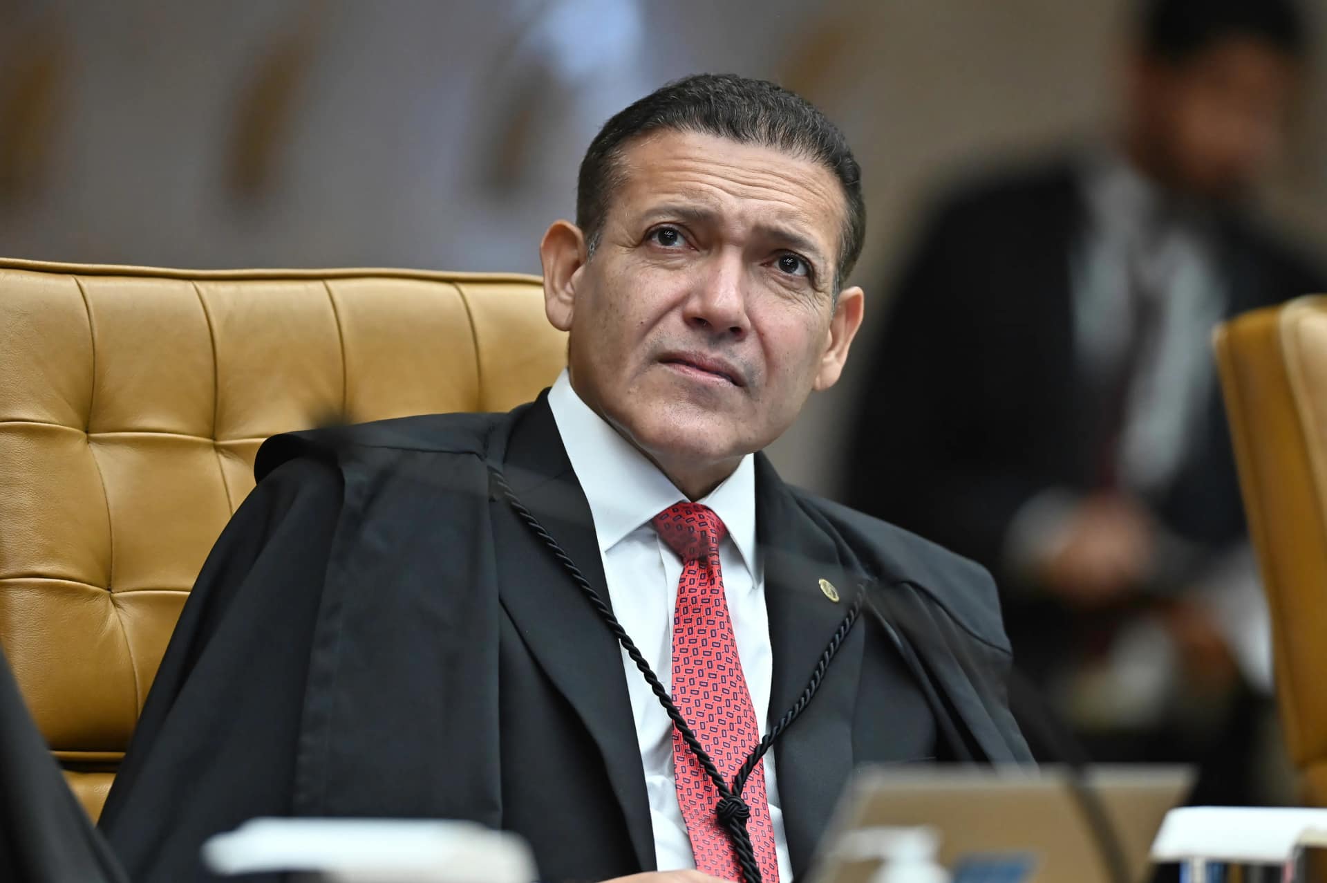 Nunes Marques manda Eduardo Bolsonaro apagar posts que ligam urnas à Venezuela