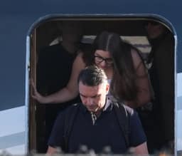 Em carta golpista, Flávio Bolsonaro se declara ‘presidente’; depois recua e se diz ‘líder’ do país