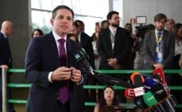 Hugo Motta inicia articulações por recondução à presidência da Câmara
