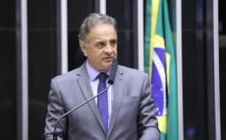 PDT retira candidatura ao Senado em MG para abrir vaga a Aécio Neves