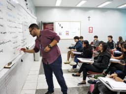 Professores temporários avançam 40,4% no ensino médio em 10 anos, aponta pesquisa