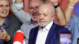 Lula diz que trabalhará por votos no 2º turno e reclama de 'carregar nas costas promiscuidade' do STF