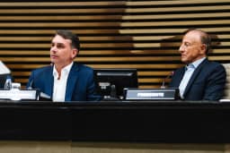 Flávio Bolsonaro se encontra com empresários em São Paulo