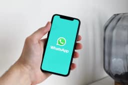 TSE aprova novas regras para vincular canais de WhatsApp às campanhas eleitorais