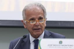 Múcio defende mais recursos para Forças Armadas e diz que se EUA invadirem Brasil o melhor é ‘abrir o portão’