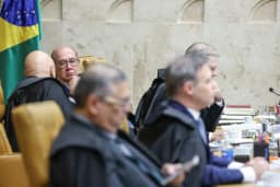 Gilmar quer suspender análise sobre Alexandre de Moraes no caso Master até identificação de outros ministros