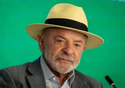 Lula diz discutir com BC proibir bancos de dar mais de um cartão de crédito por pessoa