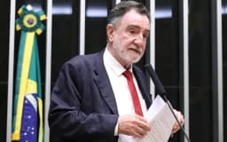 Candidatos do PT e PL ao governo de MG alinham agendas com alianças nacionais no primeiro dia de campanha