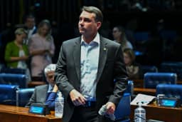 Flávio usa tribuna do Senado para pedir impeachment de Moraes ‘imediatamente’