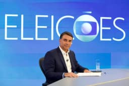 Flávio Bolsonaro se nega a dar mais informações sobre 'Dark Horse' e evita dizer se mudará regra do salário mínimo