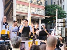 Com colete à prova de balas, Renan Santos abre campanha e ataca Lula e Flávio Bolsonaro