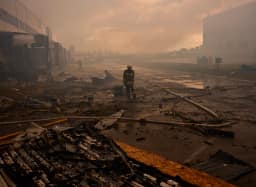 Ataque da Rússia com drones deixa 10 feridos em prédio de Kiev