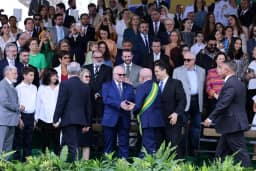Lula participa de desfile de 7 de setembro com Fachin, Alcolumbre e Motta