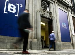 Ibovespa passa por ‘circuit breaker’ e cai quase 14% com liquidação após vitória de Lula