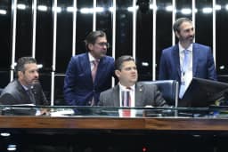 PEC do fim da escala 6x1 avança no Senado