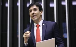 Presidente do Republicanos de MG diz que candidatura de Cleitinho ao governo ainda está em discussão